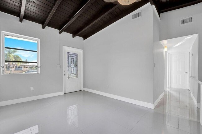 Building Photo - 3900 SW 47th Ave