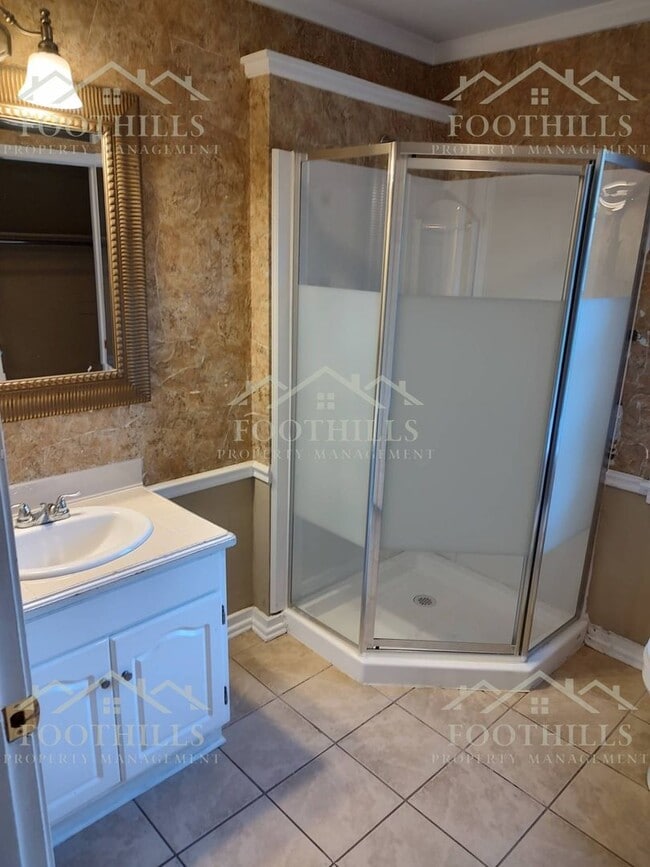 Building Photo - 3-Bed Ranch with Spacious Yard and Modern ...