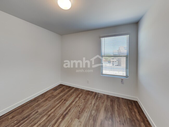 Building Photo - 4137 S 105th Dr