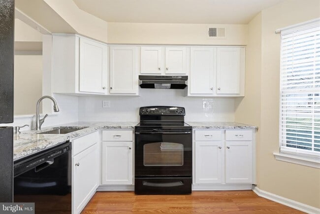 Building Photo - 2014 Barry Ct