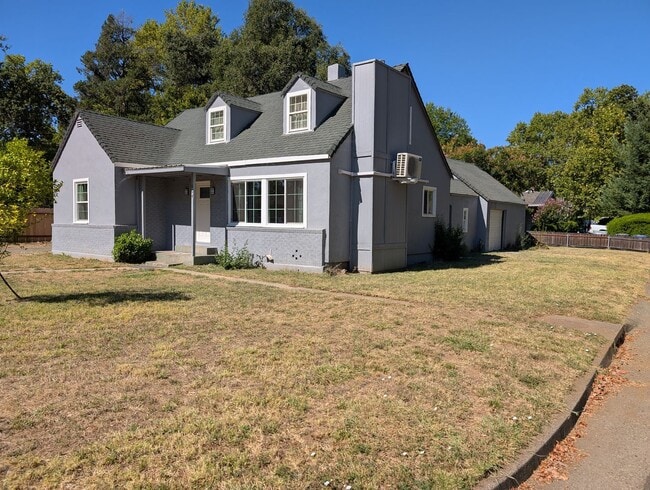 Building Photo - 4 Bedroom Home near Caldwell Park