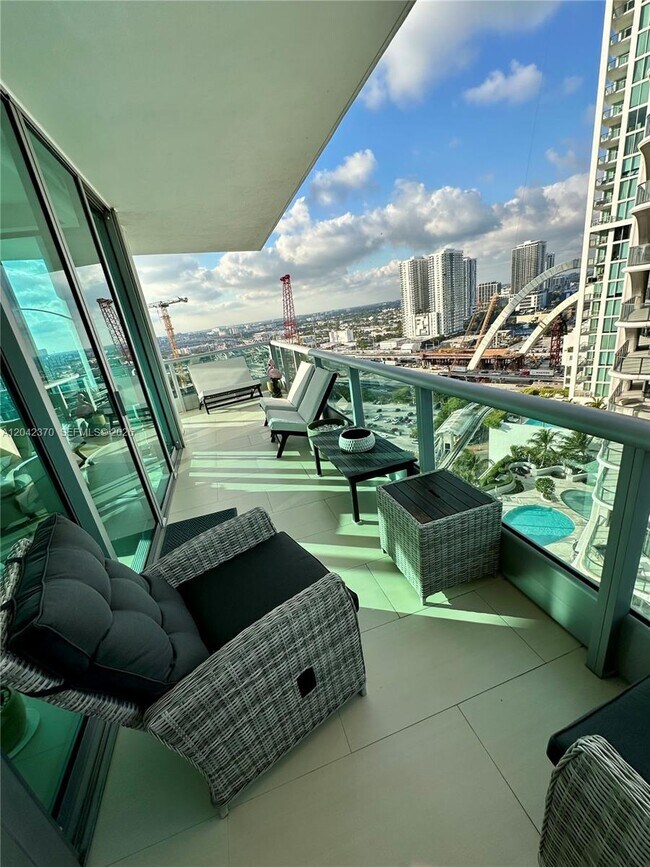 Building Photo - 900 Biscayne Blvd