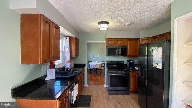 Building Photo - 642 Parkland Pl