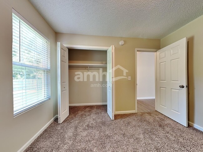 Building Photo - 131 Kingsbridge Dr