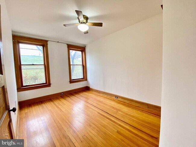 Building Photo - 140 Bryant St NW