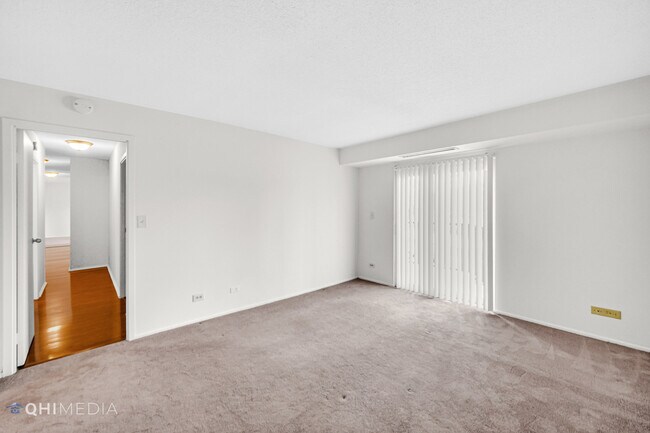 Building Photo - 111 S Baybrook Dr