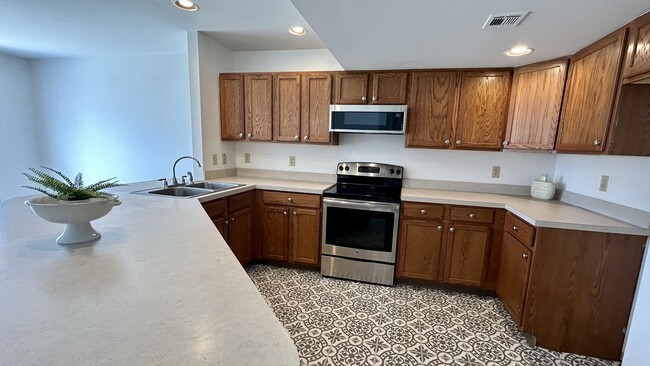 Building Photo - 424 Waverly Woods Dr