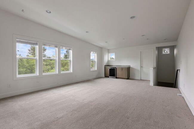 Building Photo - 2220 SE Lambert St