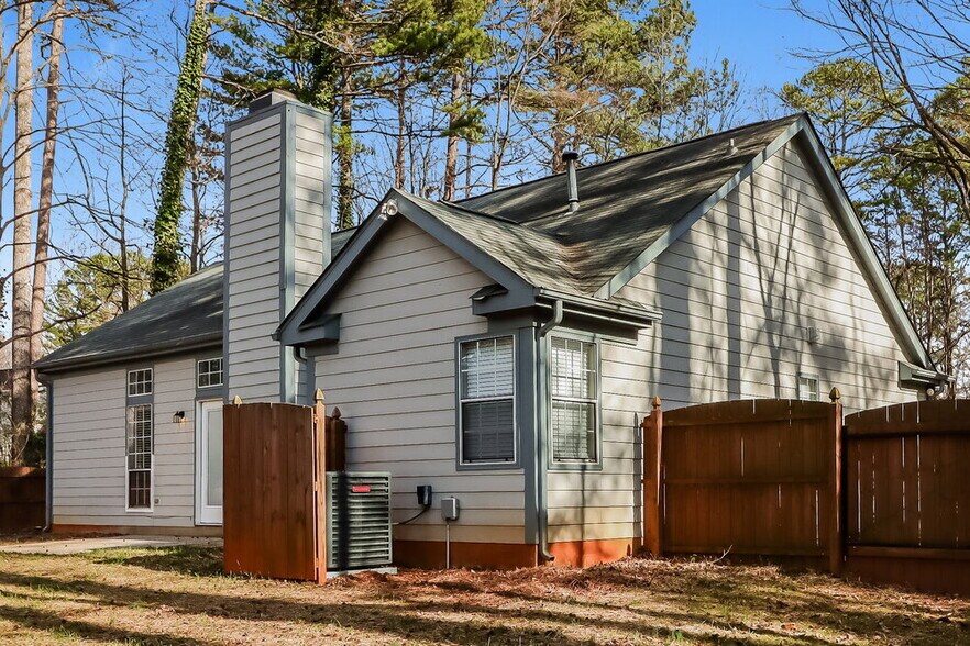 Building Photo - 202 Aurora Ln