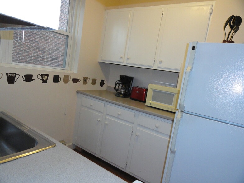 Building Photo - 402 Highland Ave