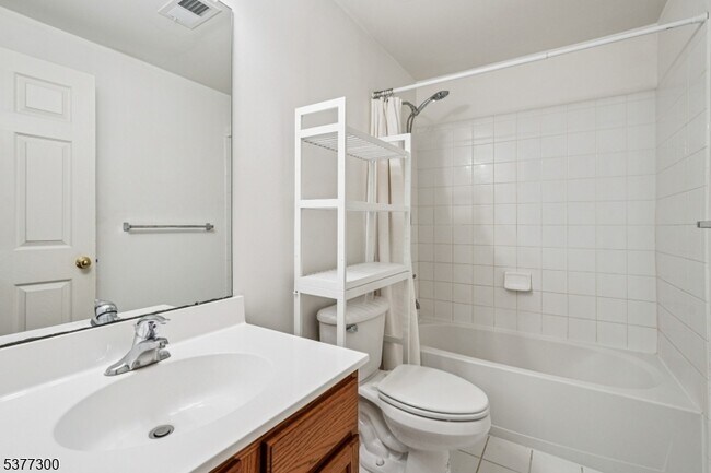 Building Photo - 84 Henning Terrace