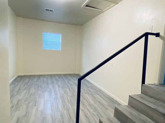 Building Photo - Charming 4 bedroom 1 bathroom- Ready to be leased Now!