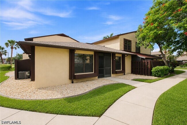 Building Photo - 646 SE 12th Ct