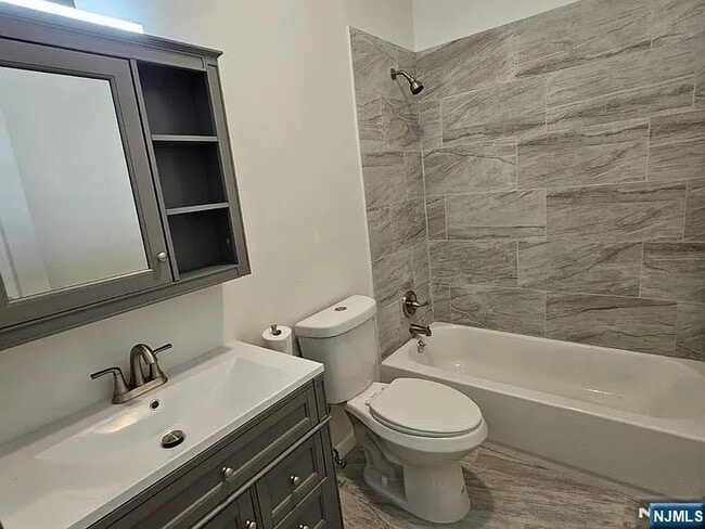 Building Photo - 502 Washington Ave