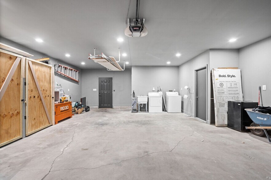 Building Photo - 848 Camp St