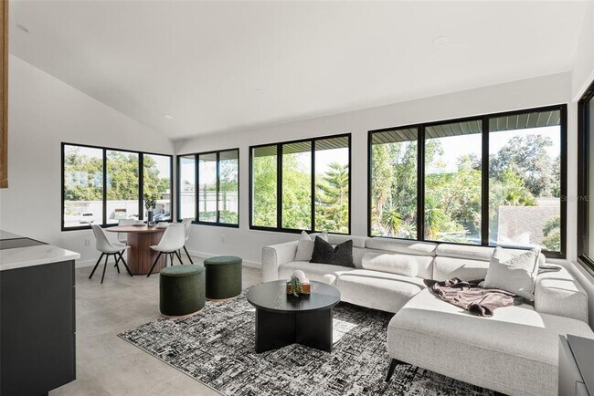 Building Photo - 870 Carver St