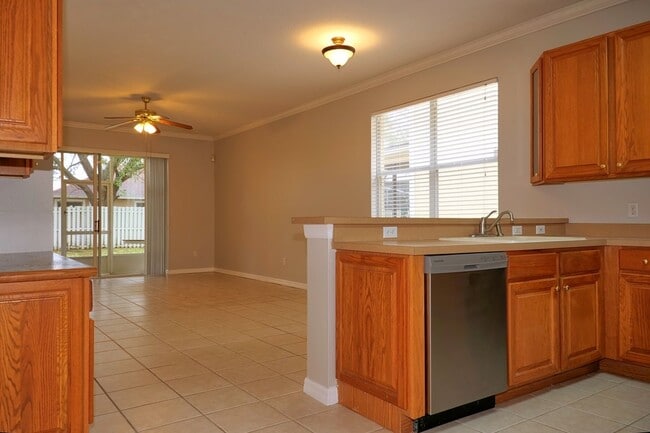 Building Photo - Beautiful 3 bed/2 bath home in Hunter's Cr...