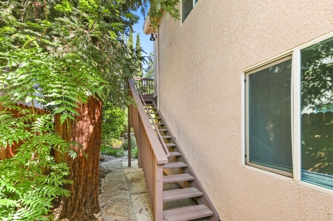 Building Photo - 3 Bedroom in Mace Ranch
