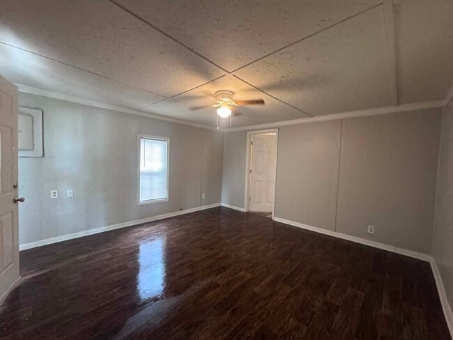 Building Photo - 613 E Johnston-AVS
