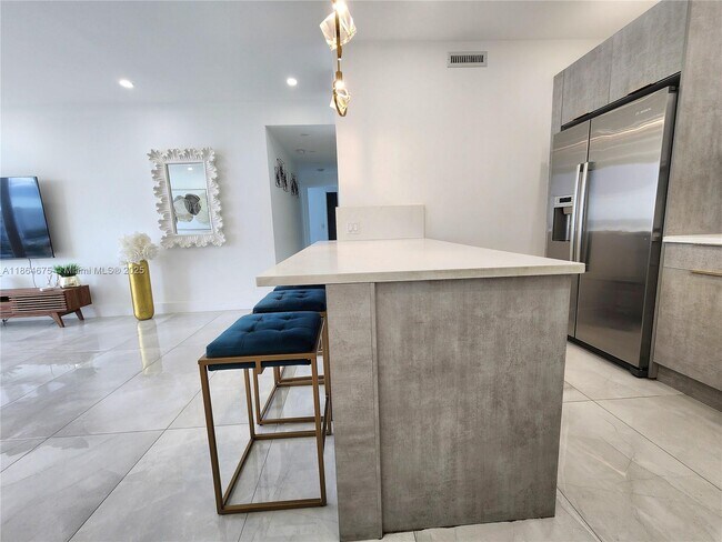 Building Photo - 3505 S Ocean Dr