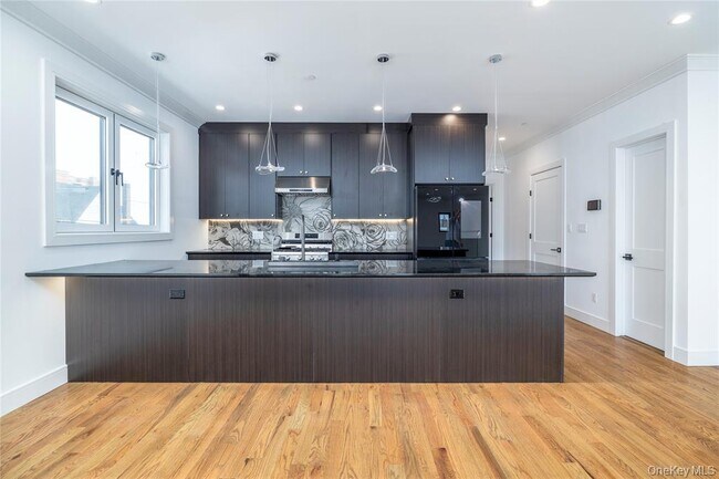 Building Photo - 622 W Penn St