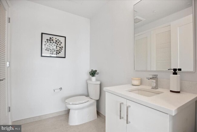 Building Photo - 923 V St NW