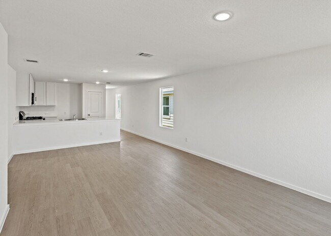Building Photo - VIEWS VIEWS VIEWS and LOCATION! Rental Bac...