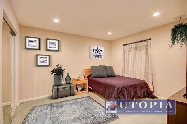 Building Photo - Ocean Views! 2 bd/ 1.5 bath condo w/ Commu...