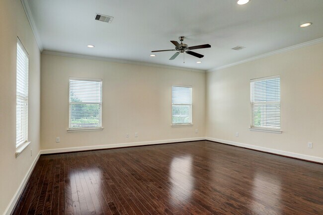 Building Photo - 5805 Larkin St