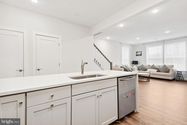 Building Photo - 55 Silverway Dr