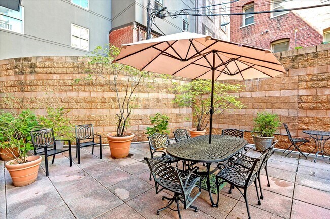 Building Photo - 1001 L St NW