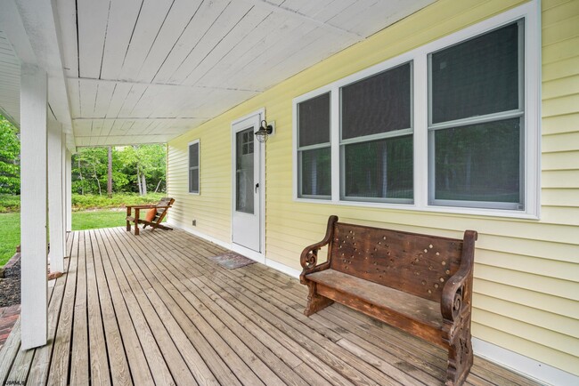 Building Photo - 623 W Shiller St