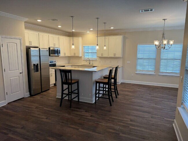 Building Photo - "Charming 4-Bedroom Gem in Niceville with Granite Elegance – 2046 Sq Ft of Comfort!"