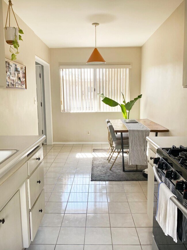 Building Photo - 1951 Malcolm Ave