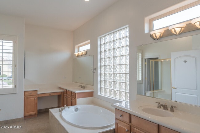 Building Photo - 13417 W La Vina Dr