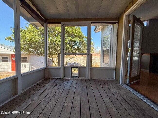 Building Photo - 360 Canis Dr W