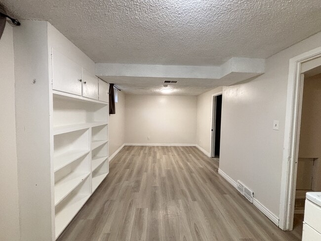 Building Photo - 416 Cornell Dr