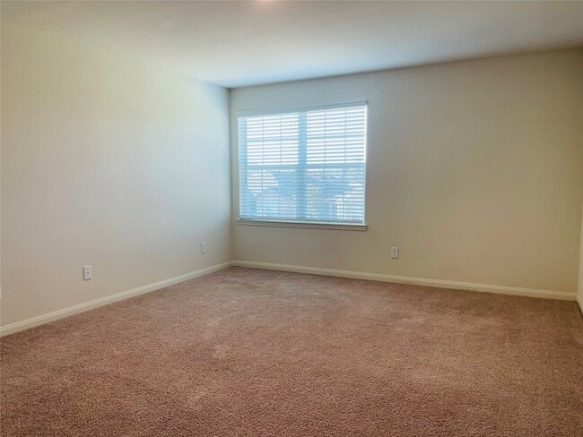 Building Photo - 11042 Hillside Creek Dr