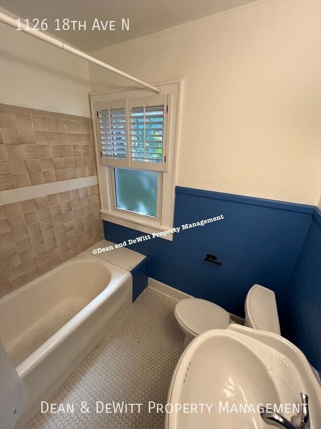 Building Photo - 1126 18th Ave N