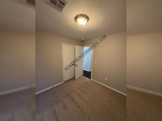 Building Photo - 325 W Strasburg Way