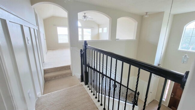 Building Photo - 2105 Kingwood Dr