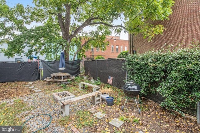 Building Photo - 1427 Powhatan St