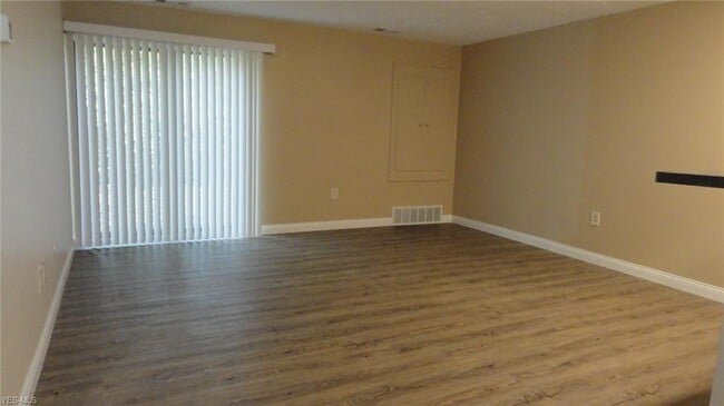 Building Photo - 38415 North Ln