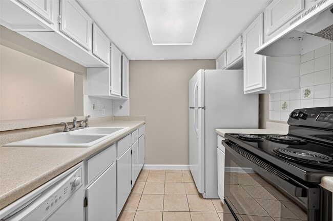 Building Photo - 14333 Memorial Dr
