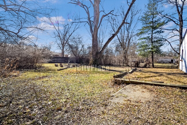 Building Photo - 6123 E 14th St
