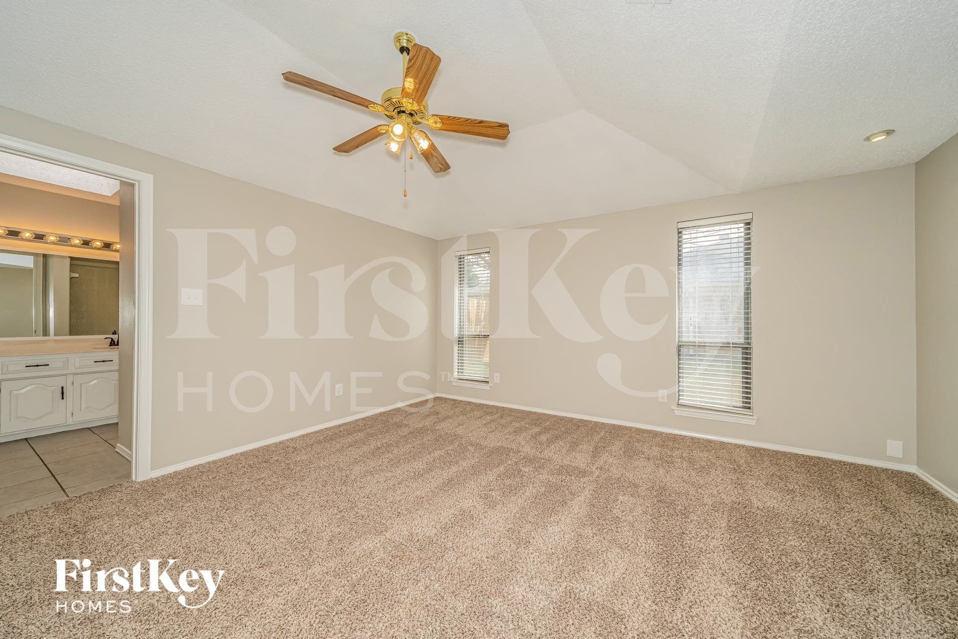 Building Photo - 3941 Los Robles Dr