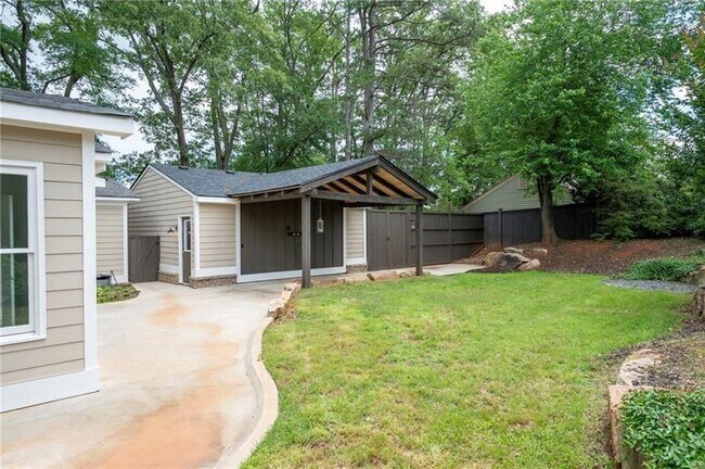 Building Photo - 2356 Pinkney Dr