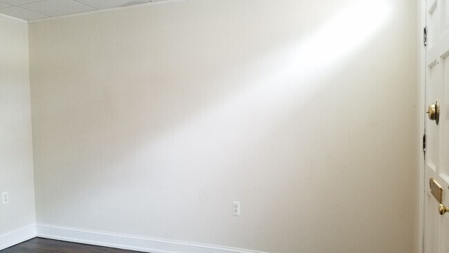 Building Photo - Charming townhouse in downtown Frederick r...
