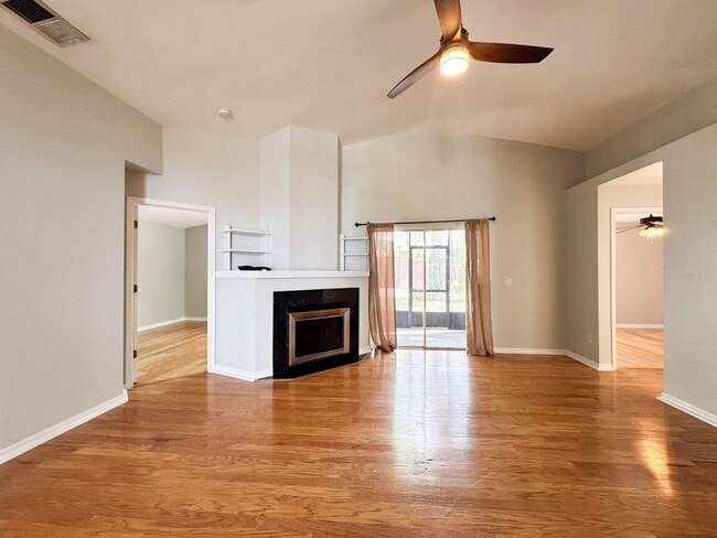 Building Photo - Beautifully upgraded 3/2 with double car garage!