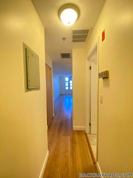 Building Photo - 1126 Boylston St